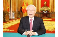 Tự hào và tin tưởng dưới lá cờ vẻ vang của Đảng, quyết tâm xây dựng một nước Việt Nam ngày càng giàu mạnh, văn minh, văn hiến và anh hùng