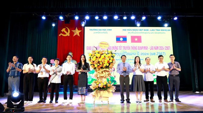  Trường Đại học Vinh tổ chức Giao lưu hữu nghị chào mừng Tết Truyền thống Bunpimay năm 2024 (2567) cho Lưu học sinh Lào