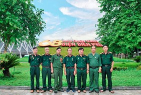  Hội Cựu chiến binh Trường Đại học Vinh thăm chiến trường Điện Biên Phủ